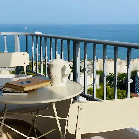 Luminoso Atico Con Vistas Al Mar En Apartamento